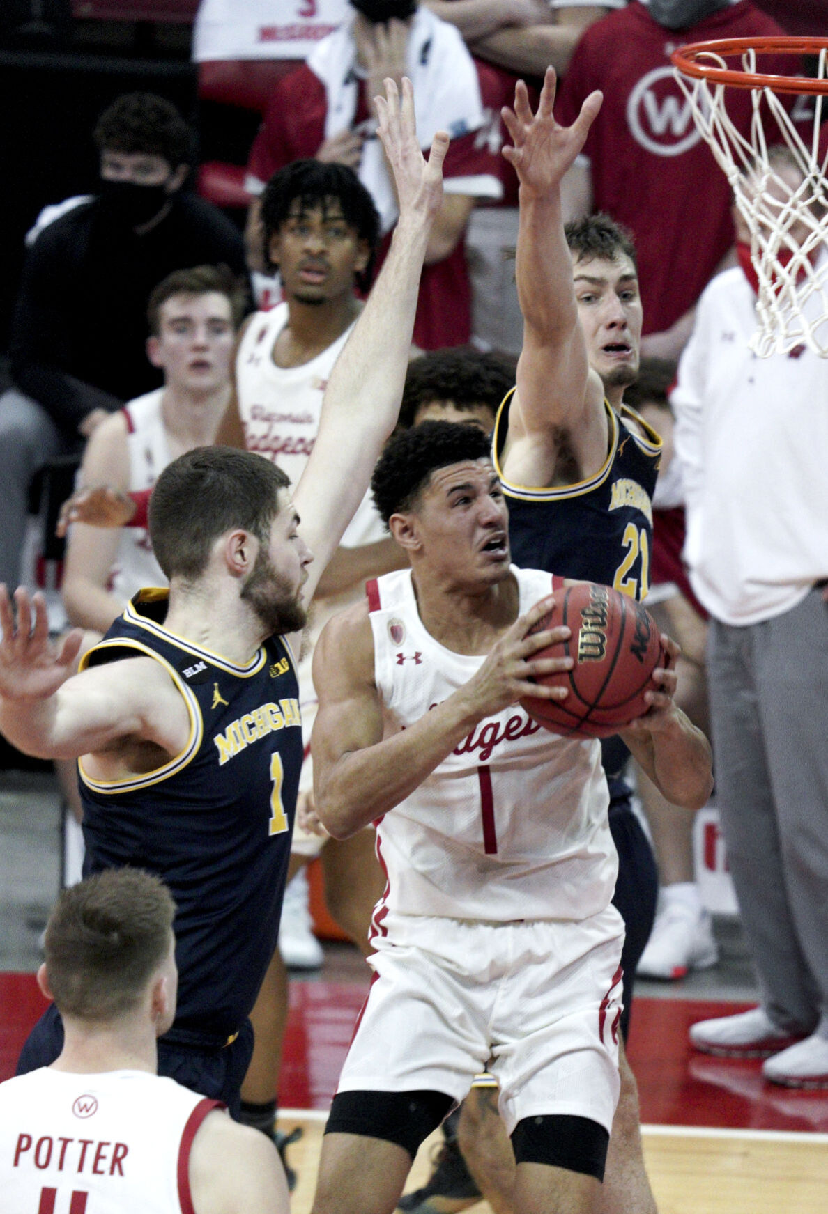 Michigan 67, UW 59
